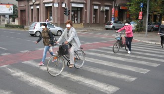 Biciklisti na pešačkim prelazima