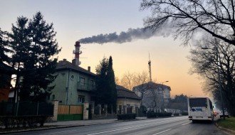 Toplana greje kad je spoljna temperatura visoka, a uveče kad je hladno radijatori hladni