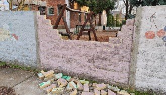 Raspada se ograda od vrtića "Pinokio"