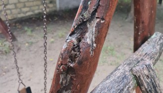 Dečje igralište u Velikom Radanovcu u katastrofalnom stanju