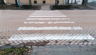 Loše ofarbani pešački prelazi u Ulici braće Radić