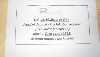 Naplaćivanje parkinga u našem dvorištu (Trg Jakaba i Komora)