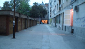 Naplaćivanje parkinga u našem dvorištu (Trg Jakaba i Komora)