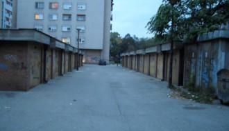 Naplaćivanje parkinga u našem dvorištu (Trg Jakaba i Komora)