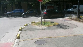 Vertikalni znak u ležećem položaju