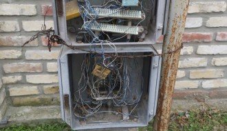 Nedostaju poklopci na kutijama Pošte (Ulica 27. marta)