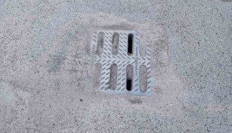 Zapušene slivne rešetke na ivicama kolovoza (Centar 3)