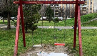 Opasan spust sa tobogana na igralištu na Prozivci