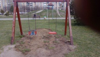 Opasan spust sa tobogana na igralištu na Prozivci