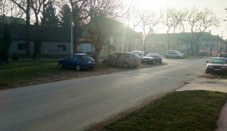(Bahato) parkiranje na zelenoj površini kod Blaškovog krsta