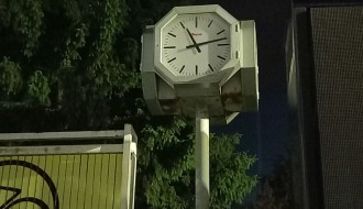 Ne radi sat ispred Hale sportova