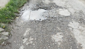 Rupa na putu u ulici Karaš na Teslinom naselju
