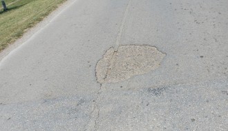 Udarna rupa u Kosmajskoj ulici na Bikovu