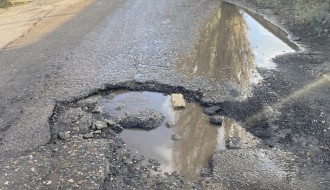 Udarne rupe na ulazu u bolnicu