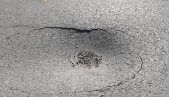 Udarna rupa u Ulici Bele Bartoka