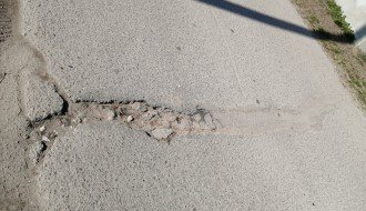 Problemi sa asfaltom u Vrbaskoj ulici