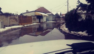 Poplavljena i neprohodna ulica