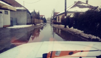 Poplavljena i neprohodna ulica