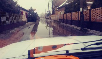 Poplavljena i neprohodna ulica