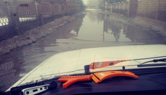 Poplavljena i neprohodna ulica