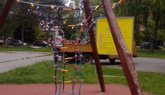 Nebezbedna "penjalica" na igralištu na Radijalcu