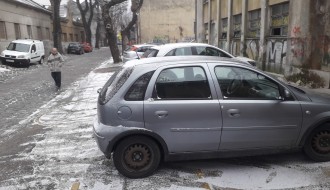 Uklanjanje "paukom" nepropisno parkiranih vozila