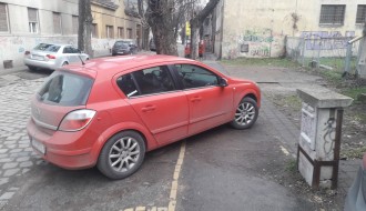 Uklanjanje "paukom" nepropisno parkiranih vozila