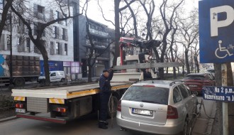 Uklanjanje "paukom" nepropisno parkiranih vozila