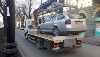 Uklanjanje "paukom" nepropisno parkiranih vozila