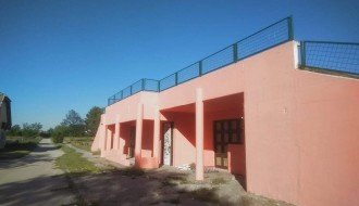 Nekadašnji objekat trgoprometa u MZ "Peščara" neugledan