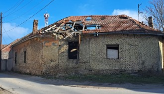 Urušava se kuća na uglu ulica Bore Stankovića i Paje Marganovića
