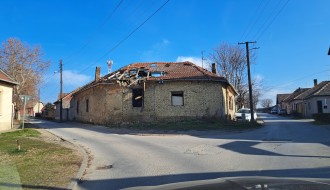 Urušava se kuća na uglu ulica Bore Stankovića i Paje Marganovića