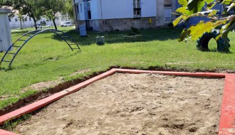 Igralište između zgrada na Karađorđevom putu i Stevana Filipovića