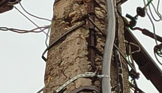 Betonska bandera, svaki dan otpadaju sve veći komadi - opasno!