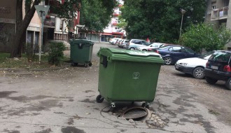 Šahta na uglu A.M.Tita i Petra Lekovića