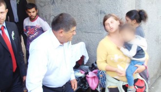 Zloupotreba dece / Prošenje ispred Gradske kuće