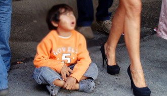 Zloupotreba dece / Prošenje ispred Gradske kuće