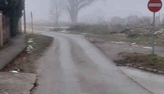 Saobraćajni znak na početku jednosmerne ulice pogrešno okrenut (ugao ulica Jovana Cvijića i Avalske)