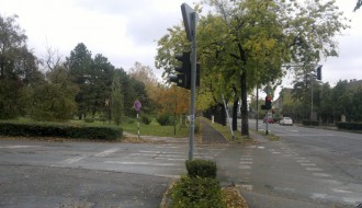 Oštećena signalizacija na pešačkom prelazu kod SUP-a