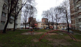 Noćne zabave na dečjem igrališu na Radijalcu