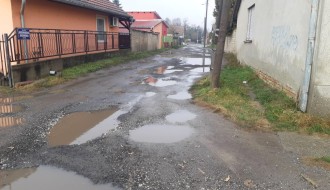 Jasenovačka uica prepuna udarnih rupa