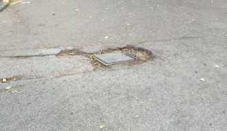 Кратер у центру града