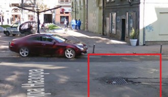 Кратер у центру града