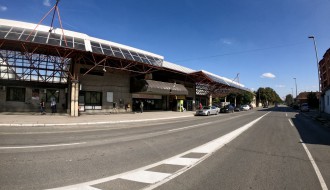 Isprekidana linija kod glavne autobuske?