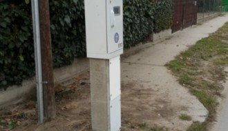 Stavili stub nasred pešačkog puta!