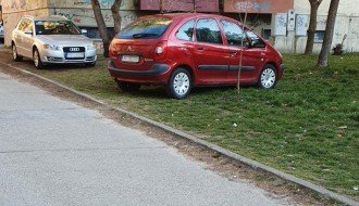 Parkiranje na zelenoj površini na Radijalcu