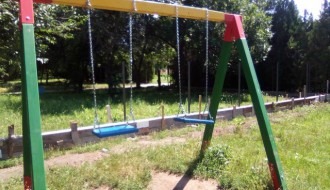 Vandalsko ponašanje na dečjem igralištu na Bikovu