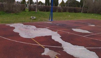 Košarkaški teren kod Kerskog groblja u lošem stanju