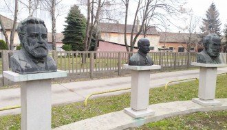 Biste ispred Zavoda za javno zdravlje