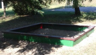 Dotrajalo igralište ni u čijoj nadležnosti